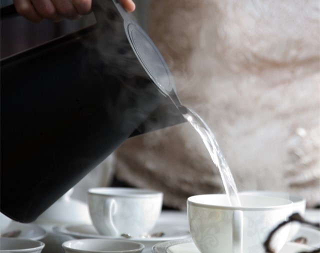 喉嚨痛、嗓子疼、熱水、喝水-康興醫(yī)療器械官網(wǎng)